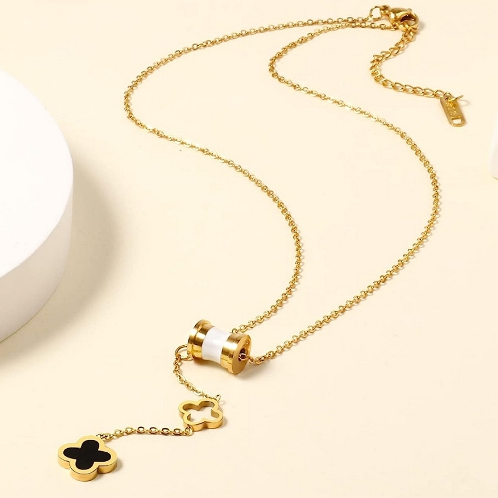 Beautiful 18K Gold Delicate Clover Charm Necklace